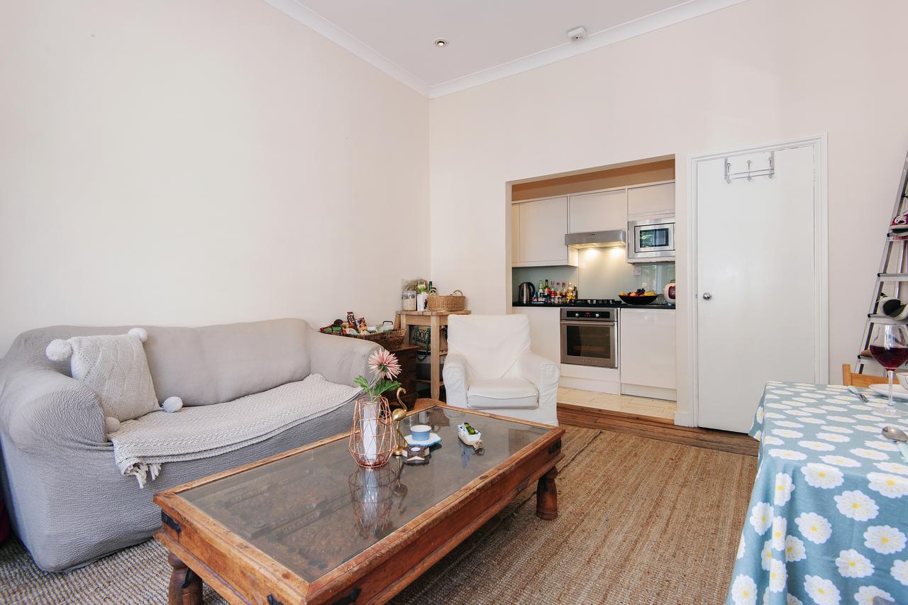 Bright Gratton Road Apartment London Exterior photo